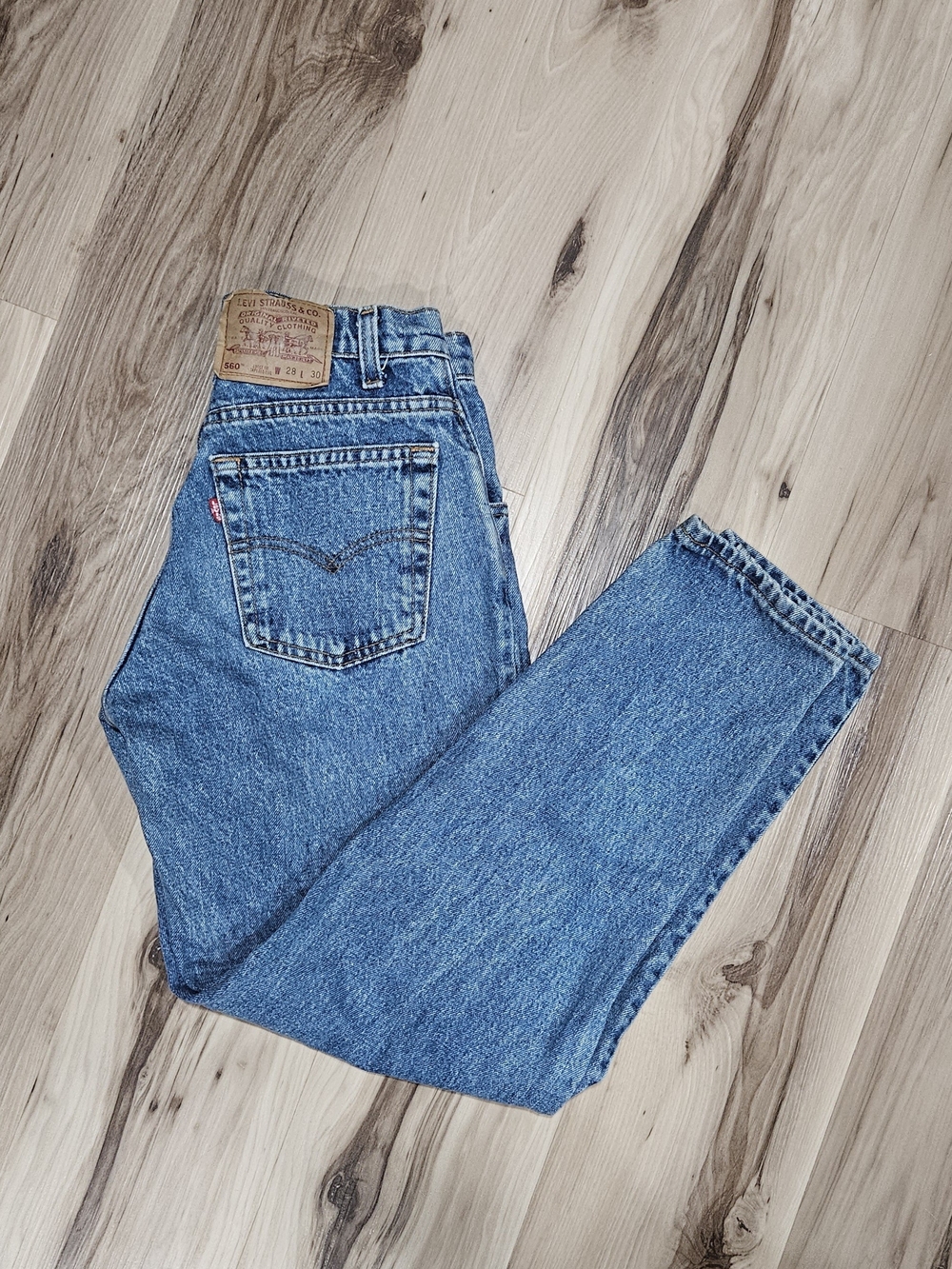 Vintage Levi’s 560 Loose Fit Tapered Leg Jeans Made in USA W28 L30 Medium Wash